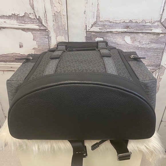 Michael Kors Cooper Signature Large Pocket Backpack Fur Trim NWT - Picture 6 of 10